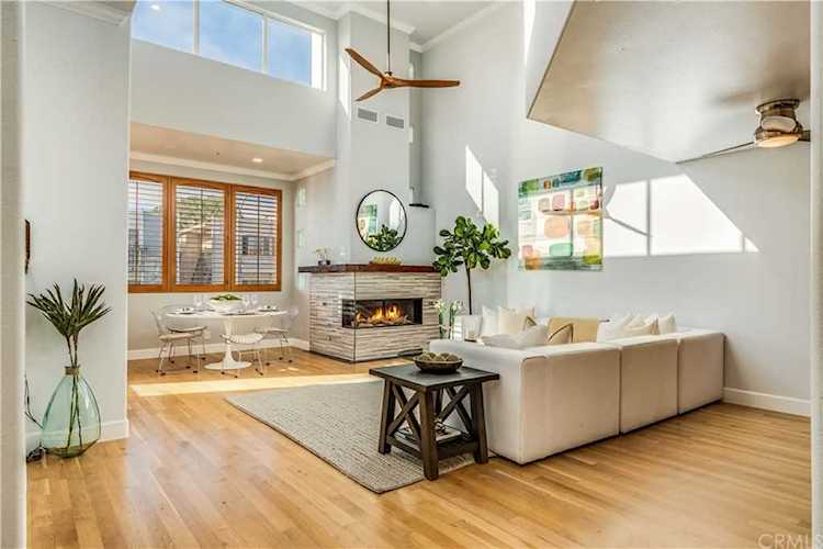 716 Manhattan Beach Blvd. in Manhattan Beach, CA - MLS# SB19196349 Photo 1