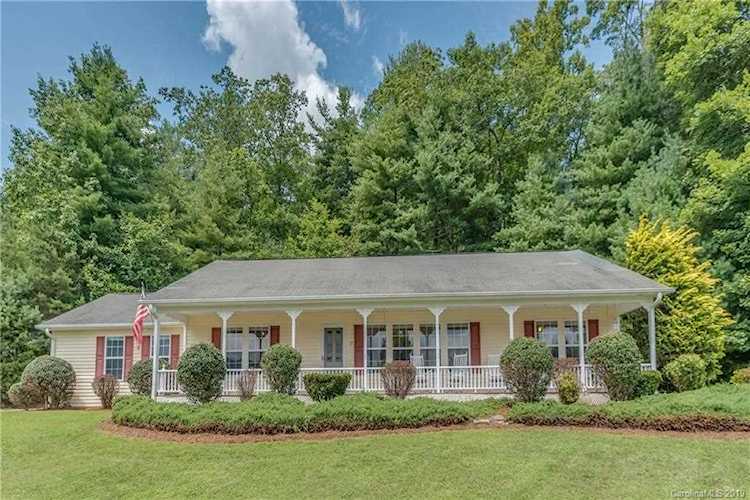 13 Curtis Dr Hendersonville, NC 28739 | MLS 3533831 Photo 1