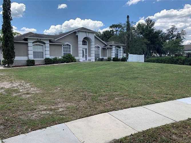 4568 Woodlands Village Drive Orlando, FL 32835