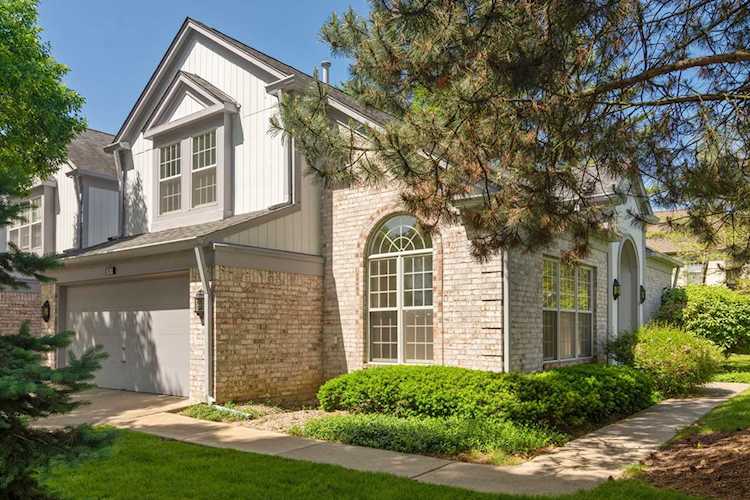 187 W Fox Hill Dr Buffalo Grove, IL 60089 | MLS 10410282 Photo 1