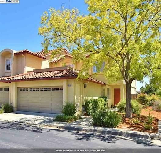 20428 Summercrest Dr Castro Valley, CA 94552 | MLS 40878061 Photo 1