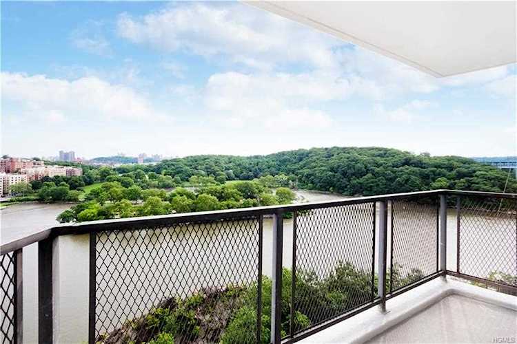 2400 Johnson Avenue #9J Bronx, NY 10463 | MLS 5028675 Photo 1