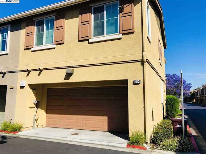 700 Old Oak Ln Hayward, CA 94541 | MLS 40870817 Photo 1