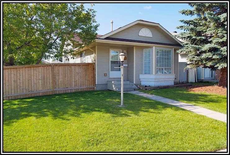 7 Martinwood Court NE Calgary, AB T3J 3H1