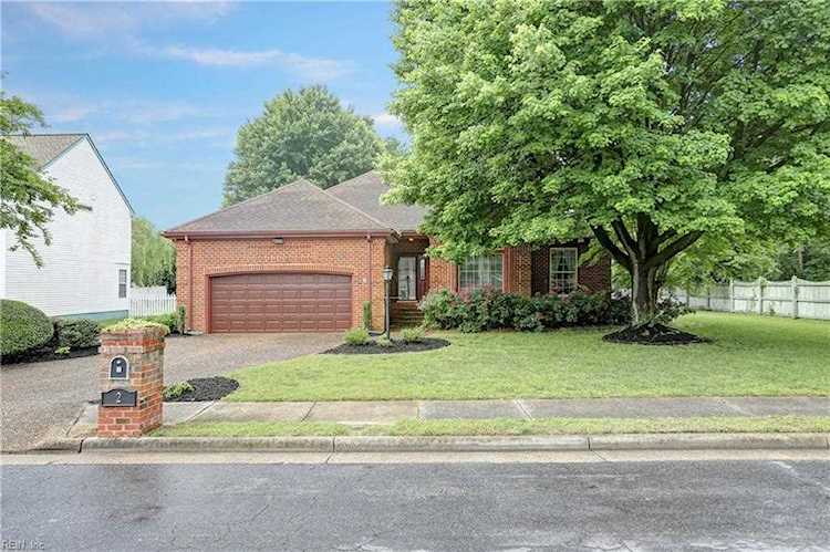 home for sale in Phillips Lake Hampton VA 23669 - MLS 10277902 Photo 1