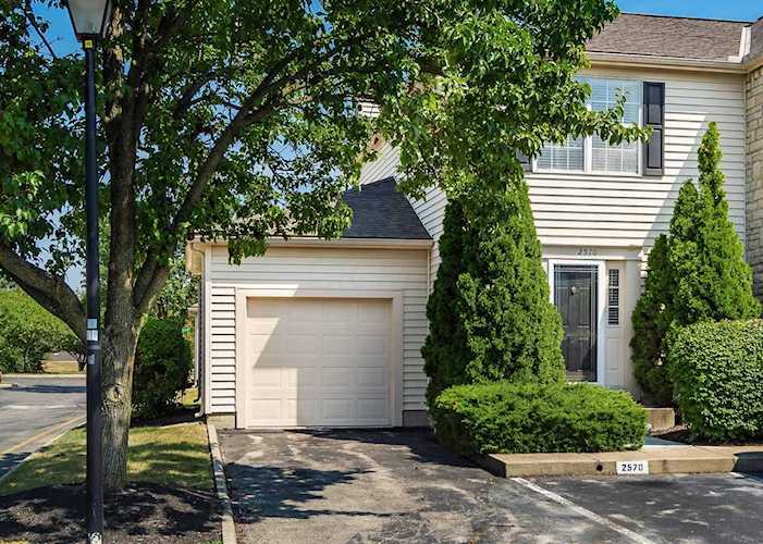 $173,000 - For sale - 2570 Gardenia Drive, Columbus, OH 43235 - MLS#219031545 - Franklin. - You Won't Want To Miss This Fantastic End Unit Condominium Home In Bethel Village. Wonderfully... Photo 1