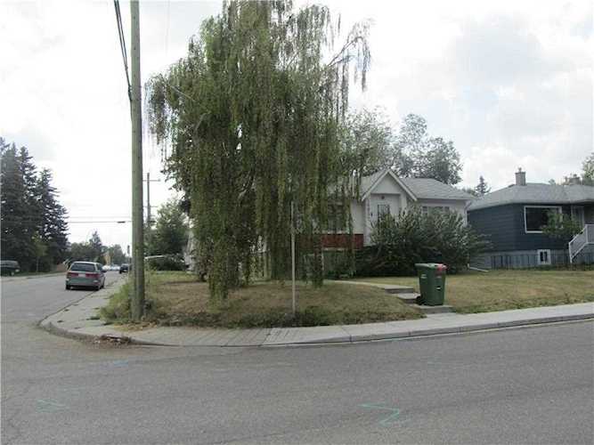 1403 21 Avenue NW Calgary, AB T2M 1L7
