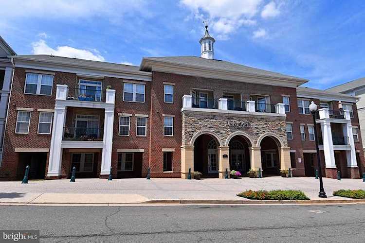 2465 Army Navy Dr #1-206 Arlington, VA 22206 | MLS ® VAAR153692 Photo 1