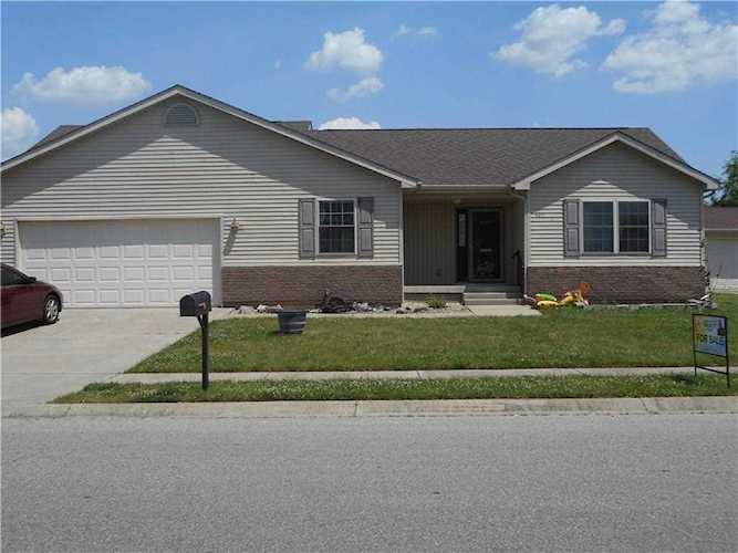 4617 Clairmont Drive Columbus, IN 47203 | MLS 21663700 Photo 1