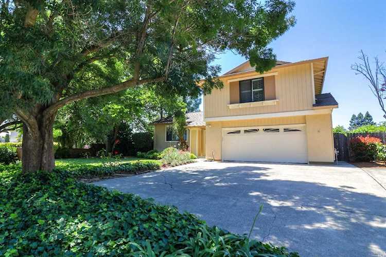 1801 Meadowview Drive Petaluma, CA 94954 | MLS 21913966 Photo 1