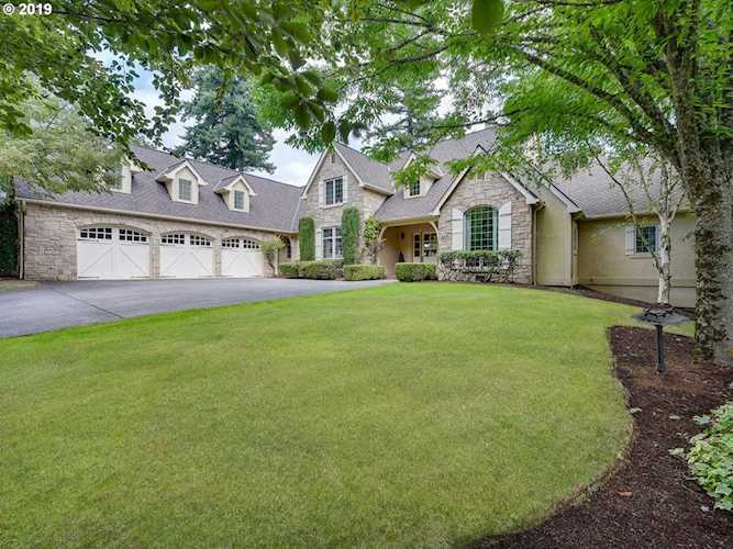 4271 SE Augusta Way Gresham, OR 97080