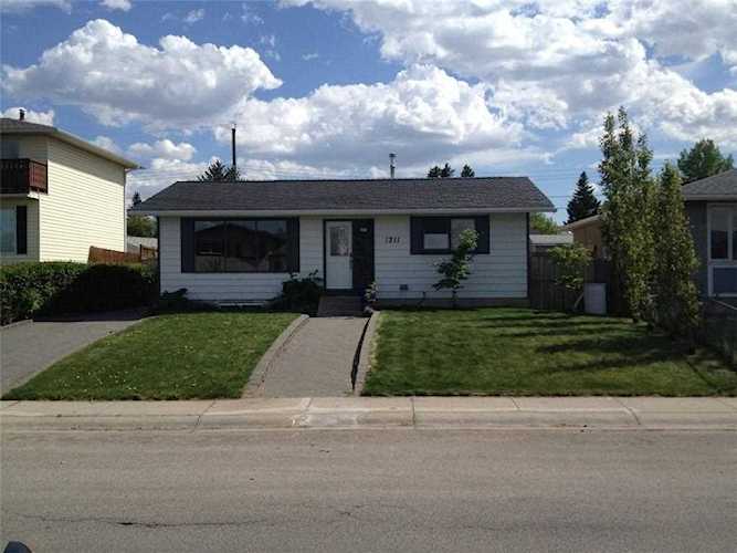 1211 Penedo Crescent SE Calgary, AB T2A 3N7