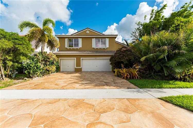 6151 Shadow Tree Ln Lake Worth, FL 33463