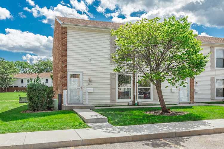 1919 Kenilworth Circle Hoffman Estates, IL 60169 | MLS 10496154 Photo 1
