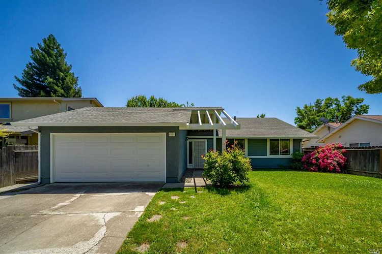 4185 Burgundy Way Napa, CA 94558 | MLS 21914182 Photo 1