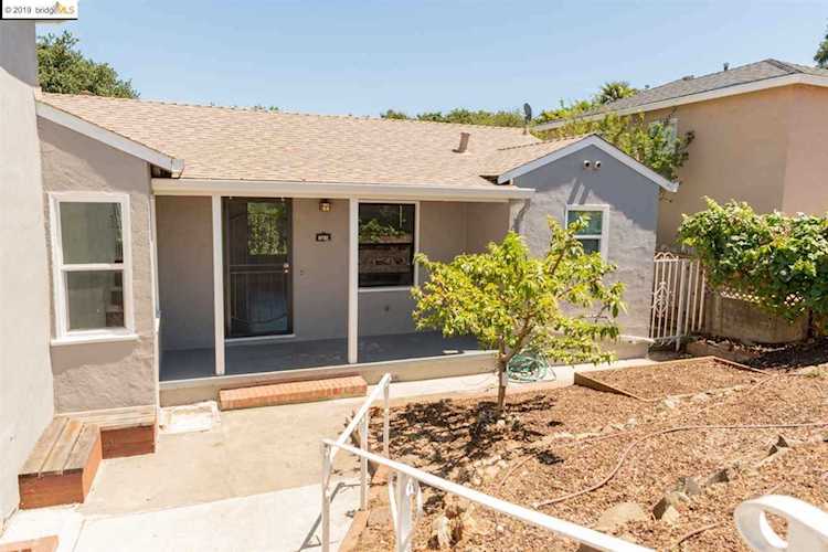 8732 Seneca St Oakland, CA 94605 | MLS 40877425 Photo 1