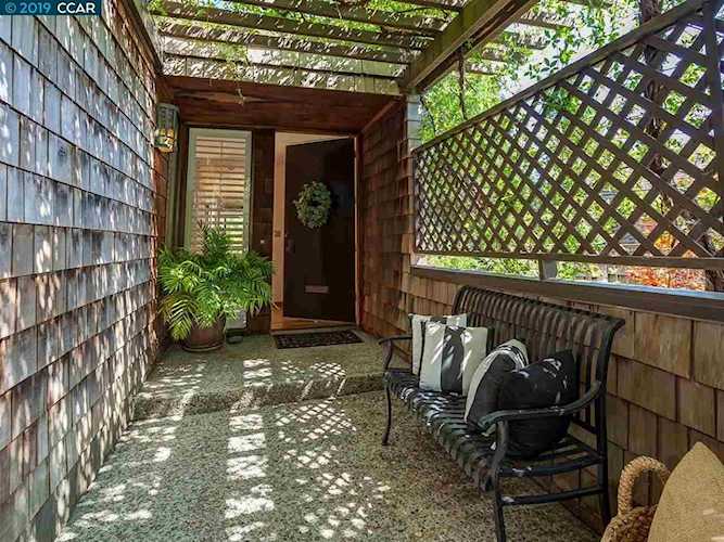 122 Ravenhill Road Orinda, CA 94563 | MLS 40878024 Photo 1