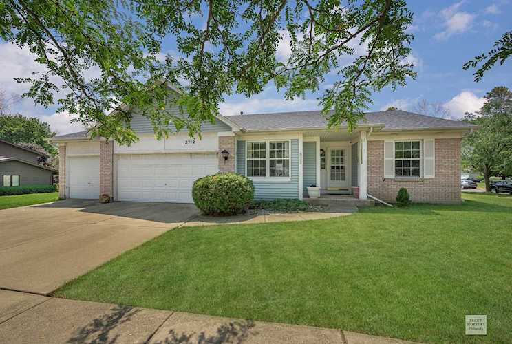2712 W Downer Place Aurora, IL 60506
