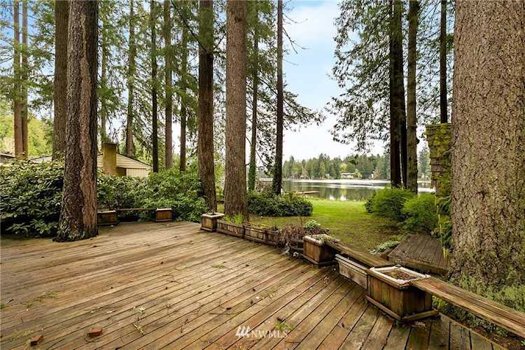 2322 W Beaver Lake Dr SE Sammamish, WA 98075