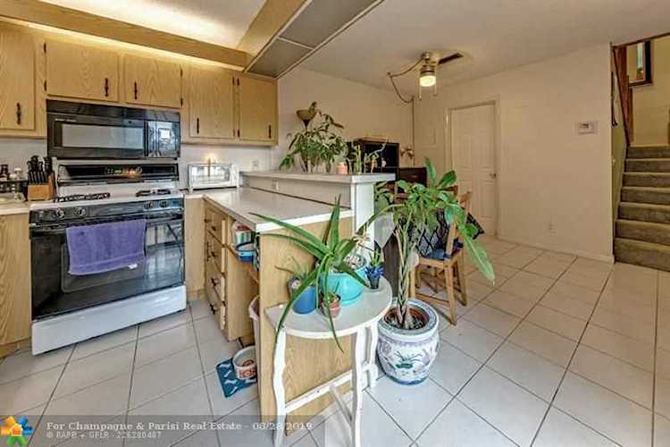 2479 Waterside Dr #2479 Lake Worth, FL 33461