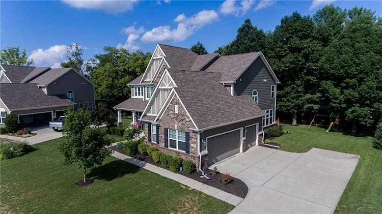 6393 Blackstone Drive Zionsville, IN 46077 | MLS 21662526 Photo 1
