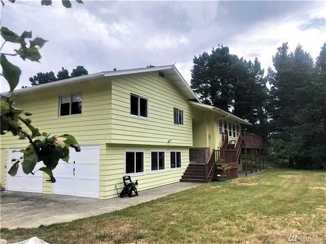 1404 105th Long Beach, WA 98631