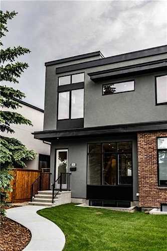 2505 17 Street NW Calgary, AB T2M 3T7