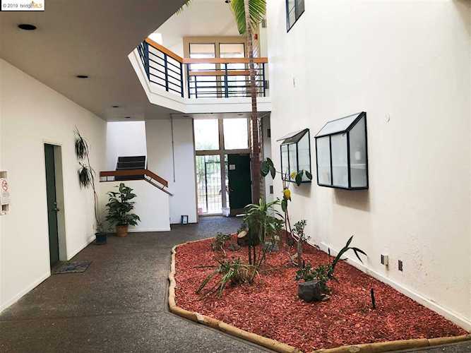 2501 Dana St Berkeley, CA 94704 | MLS 40877359 Photo 1