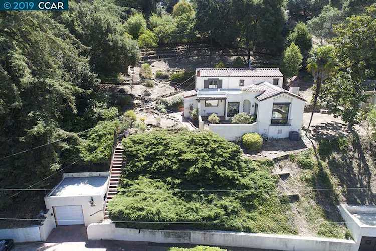 1151 Arlington Way Martinez, CA 94553 | MLS 40880112 Photo 1