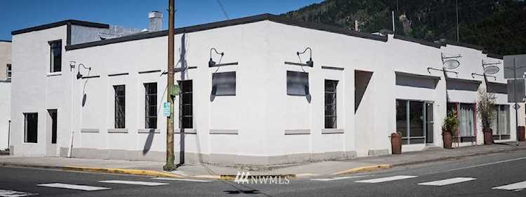 204 2nd St Morton, WA 98356