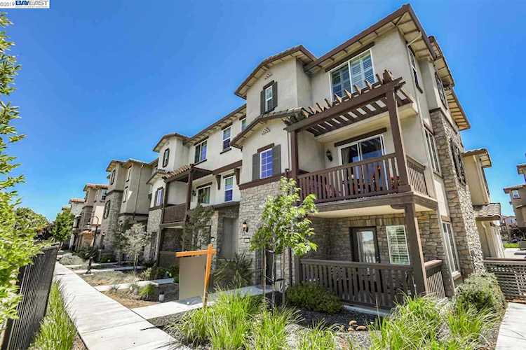 5862 Via Lugano Fremont, CA 94555 | MLS 40877262 Photo 1
