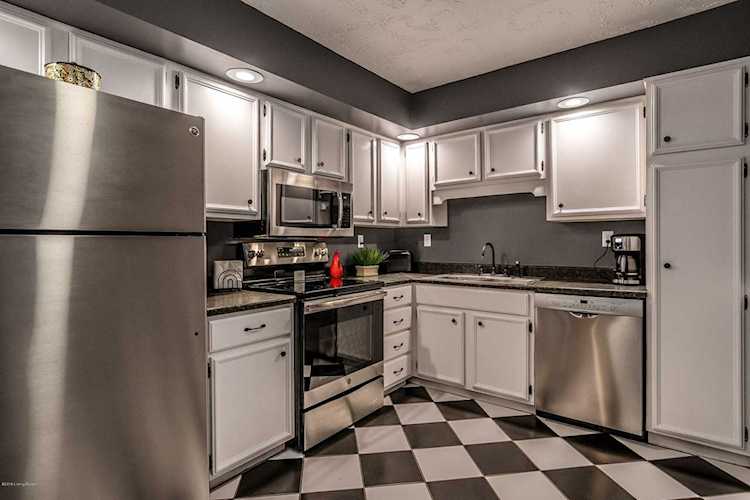 4875 Sherburn Ln #2j Louisville, KY 40207 | MLS 1538329 Photo 1