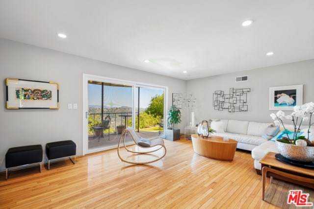 2438 Roscomare Road Los Angeles, CA 90077