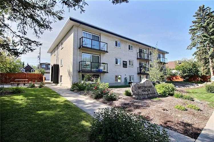 1717 Westmount Road NW #3 Calgary, AB T2M 3M4
