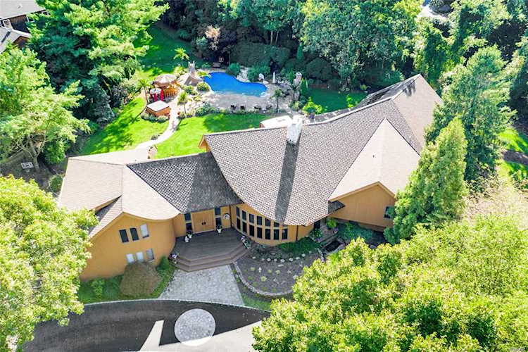 98 Cove Rd Northport, NY 11768