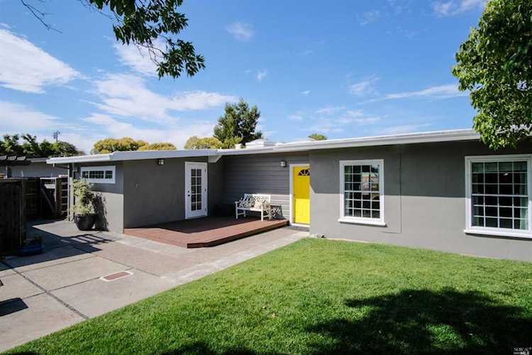 805 Hacienda Way San Rafael, CA 94903 | MLS 21919259 Photo 1