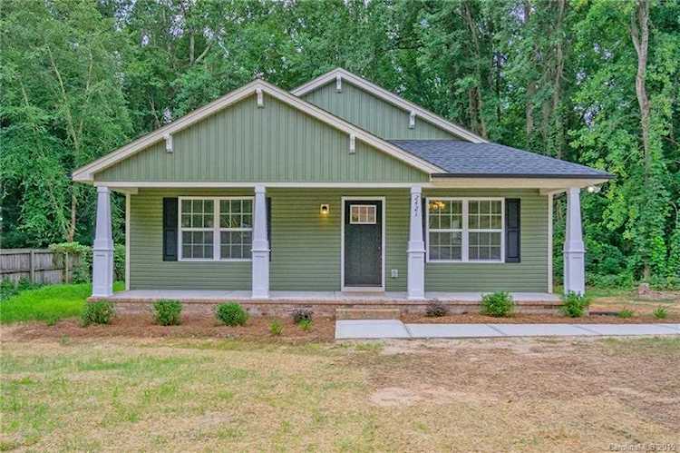 2421 Sedgefield Dr Gastonia, NC 28052 | MLS 3539465 Photo 1