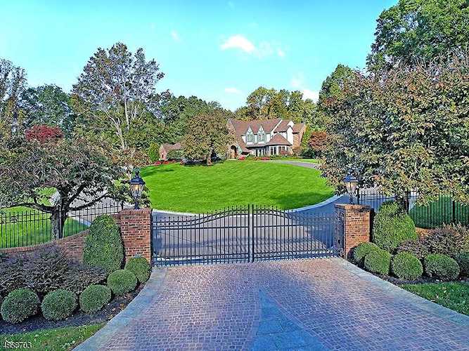 12 Carriage Hill Dr Mendham Twp., NJ 07931