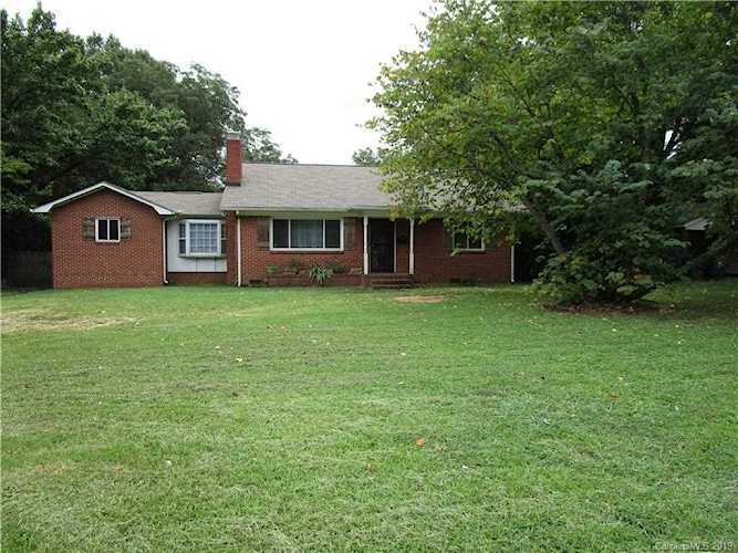 4426 N Sharon Amity Rd Charlotte, NC 28205