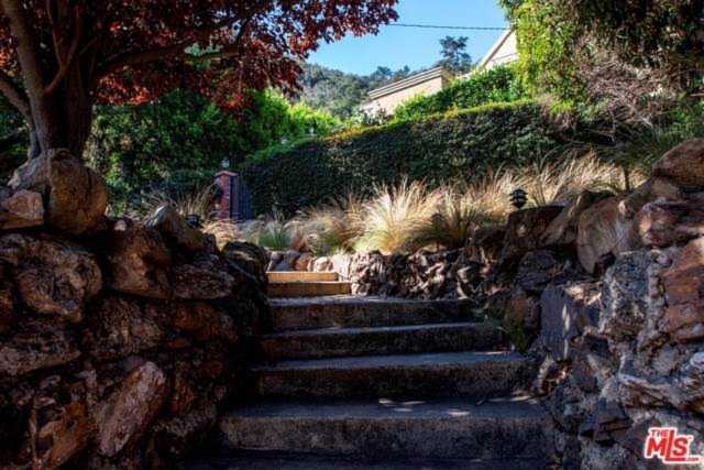 1615 Benedict Canyon Drive Beverly Hills, CA 90210