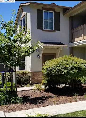 2752 Longshores Dr Hayward, CA 94545 | MLS 40874147 Photo 1