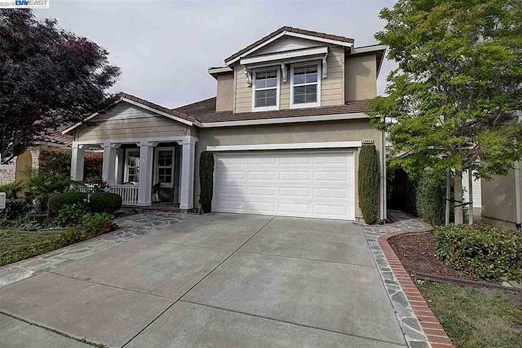 28990 Jetty Way Hayward, CA 94545 | MLS 40878126 Photo 1