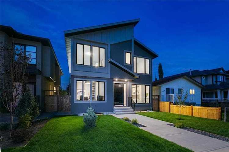 2424 25A Street SW Calgary, AB t3e 1z2
