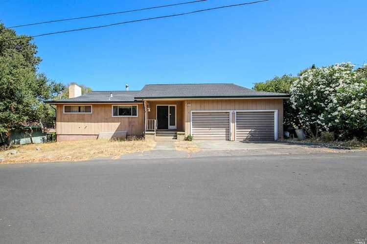 26 Chapel Hill Drive Napa, CA 94559