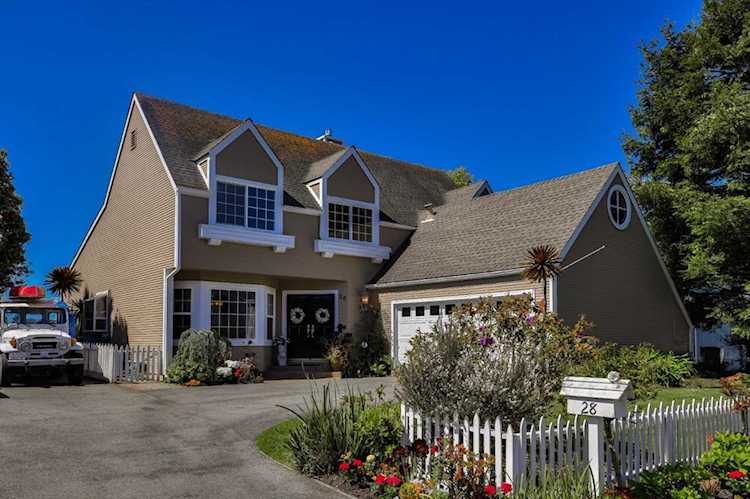 28 Pinehurst Lane Half Moon Bay, CA 94019 | MLS 52191388 Photo 1