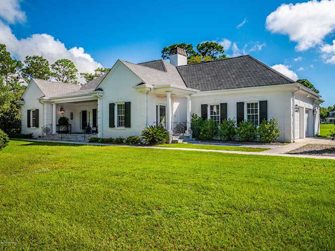 2011 Pembroke Jones Drive Wilmington, NC 28405