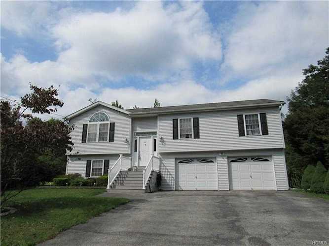 44 Laurie Ln Newburgh Town, NY 12550