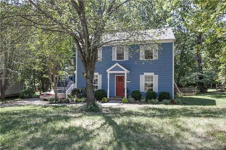 2325 Oak Leigh Dr Charlotte, NC 28262 | MLS 3546558 Photo 1