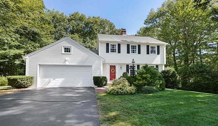 Holden, 9 Tannery Dr, MA, home for sale Photo 1