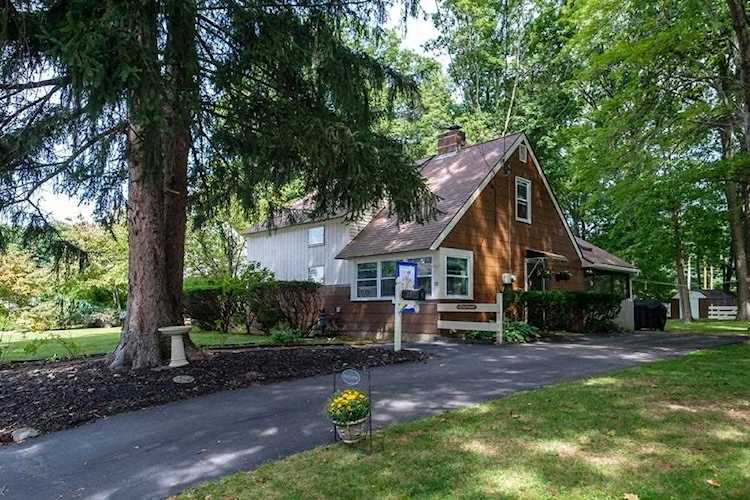West Natick Natick, 22 Vernon Rd, MA, home for sale Photo 1